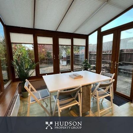 Telford Townhouse With Parking And Garden Villa Екстериор снимка