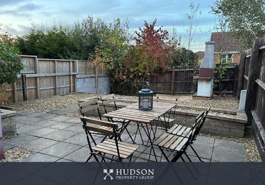 Telford Townhouse With Parking And Garden Villa Екстериор снимка