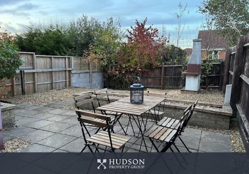 Telford Townhouse With Parking And Garden Villa Екстериор снимка