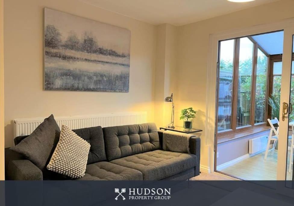 Telford Townhouse With Parking And Garden Villa Екстериор снимка